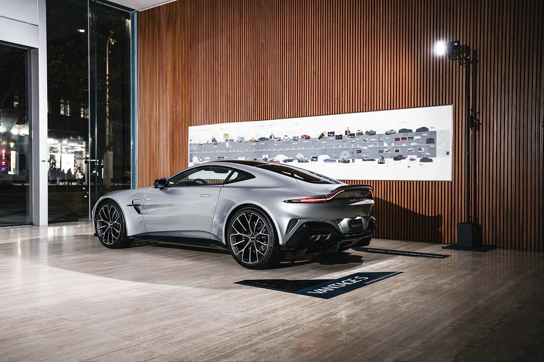 astonmartin 251219 4 W1110