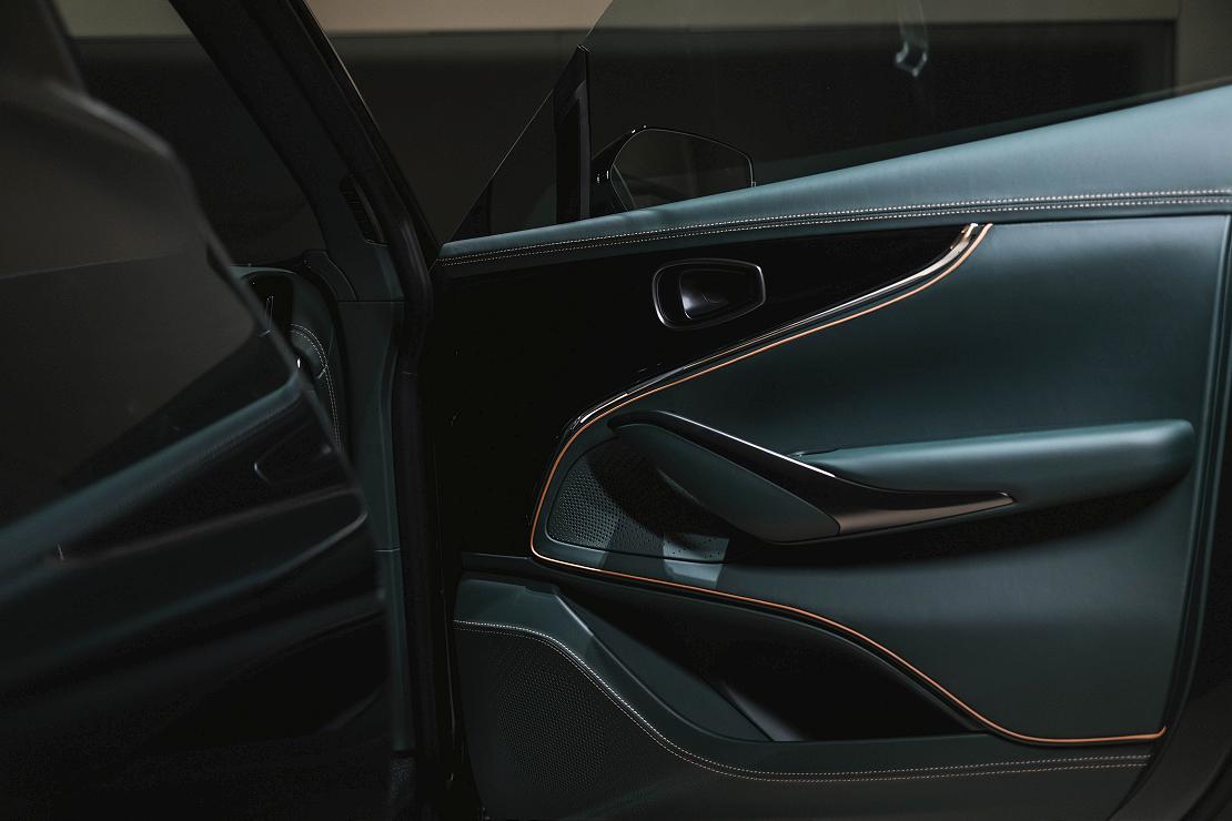 astonmartin 260326 10 W1110