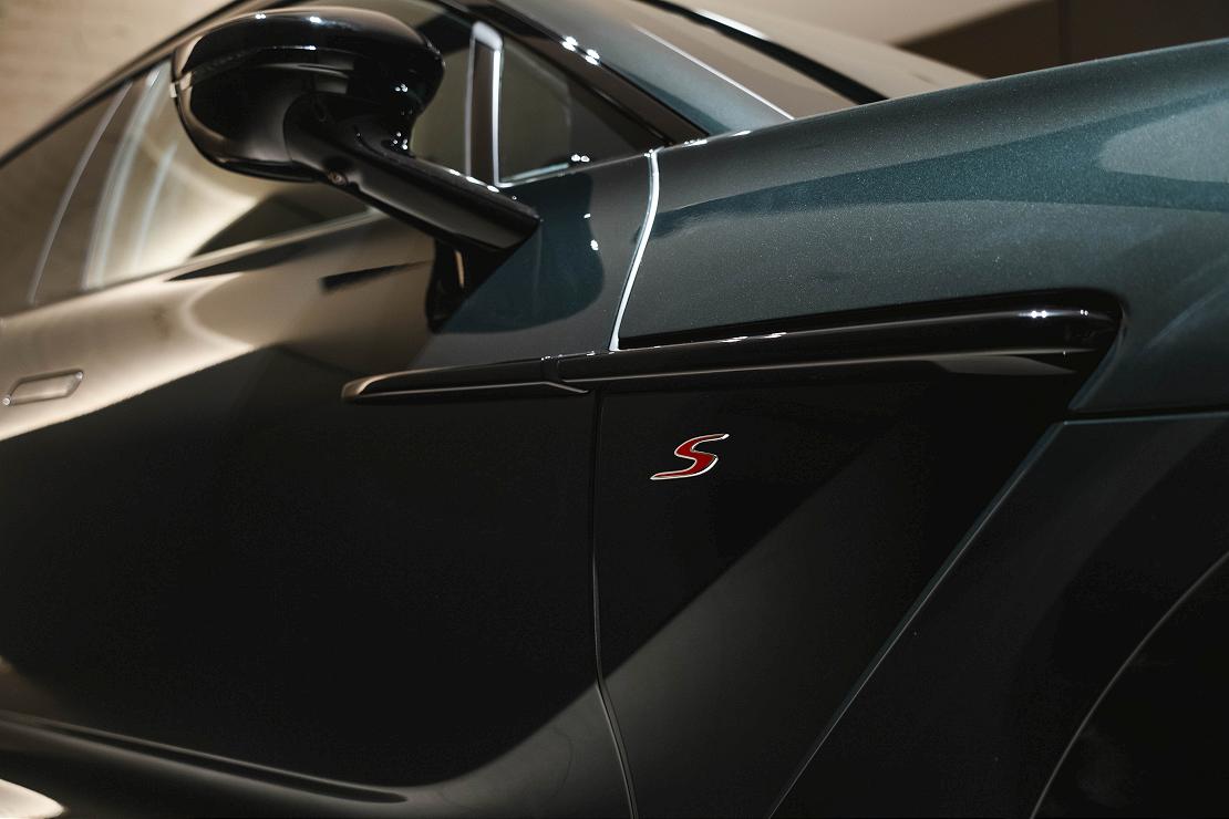 astonmartin 260326 6 W1110